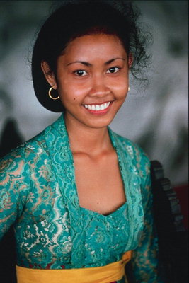 Ang babae sa green dress