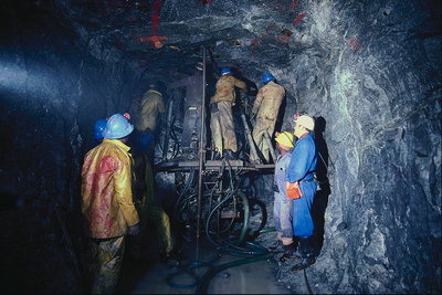 Górników w kopalni węgla