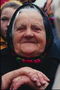 Бабушка в черном платке и сидыми волосами