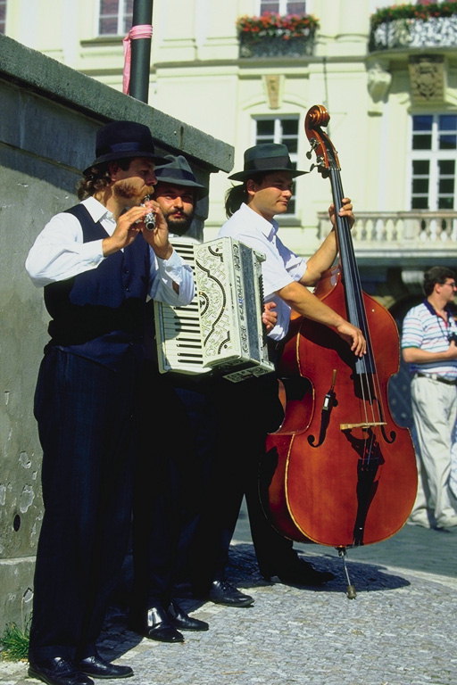 Музыканты на улицах города