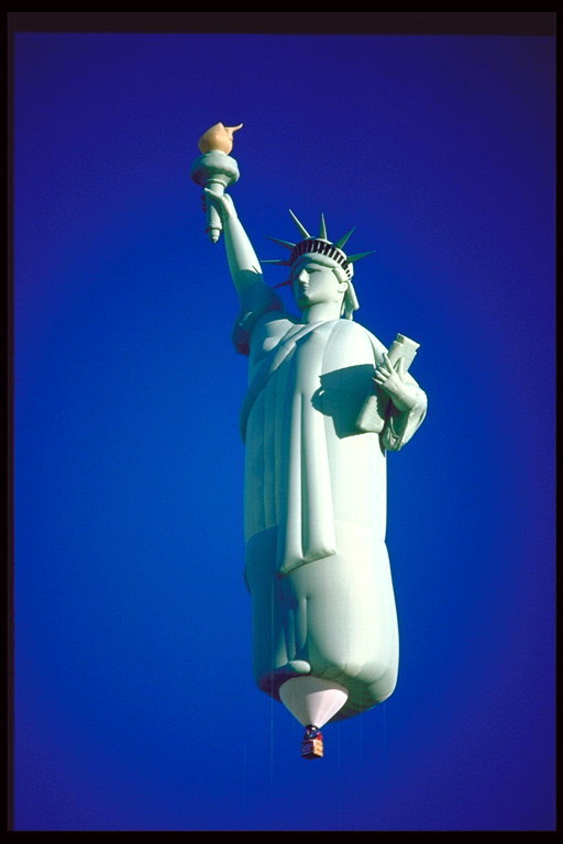 En globo - la Estatua de la Libertad