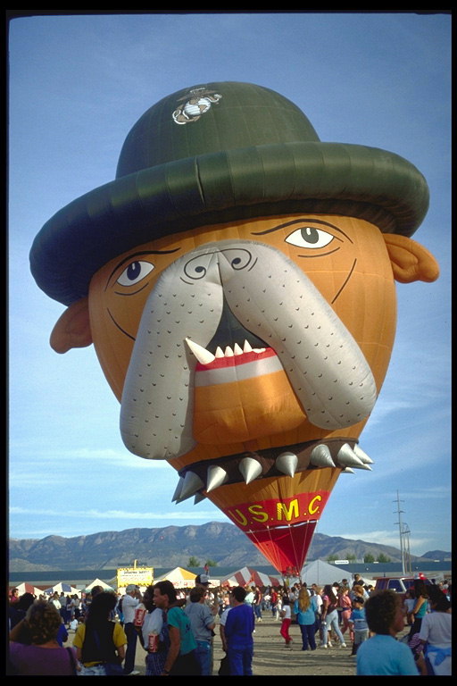 Balón ve tvaru psa v klobouku