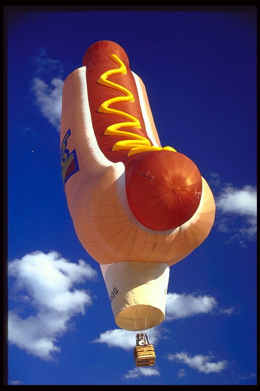 Ballon formájában egy hot dog