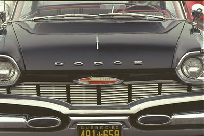 Marlon Brando и замечательный автомобиль Dodge гордятся своей мировой славой