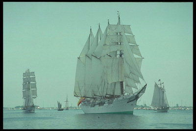 Utrka brodova u brzini i raskoši dekoracija palube