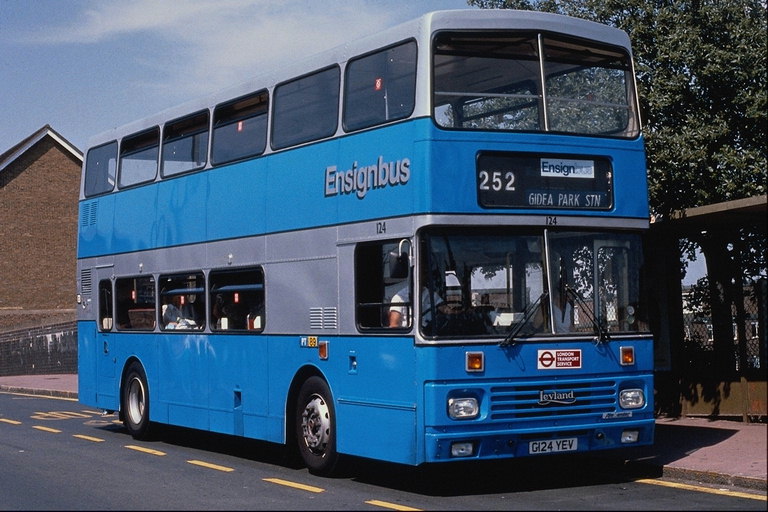 Voyage sûr pour les touristes, le bus de garantir la sécurité d\'un bleu attrayant