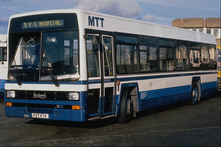 Blanc i autobús tons blaus per a l\'expressió de la confiança i la seguretat