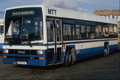 Hvite og blå toner buss for uttrykket av tillit og sikkerhet