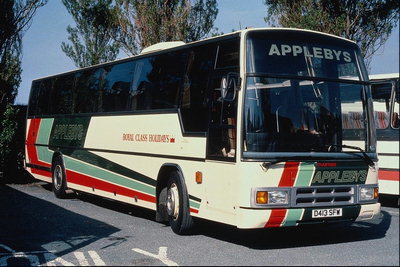 Автобусы одного типа для пассажиров в Американских прериях