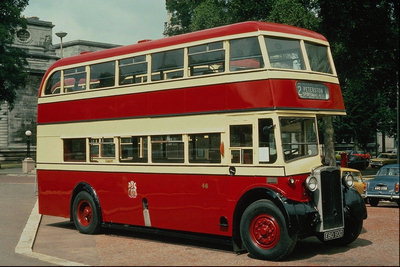 Автобус для поездок туристическими маршрутами историческими местами