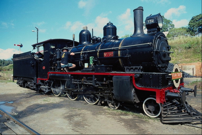 Fotografi av den første lokomotivet i verden. Reparasjon av lokomotiver for personbiler