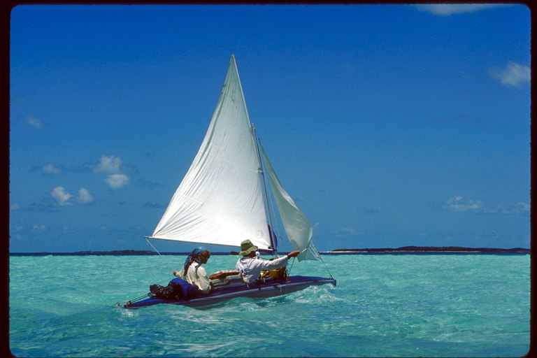 Sailing thuyền trên hồ núi - một sự kiện hiếm hoi và sensational cho cư dân địa phương