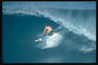 Pagsasanay surfer sa isang maliit na alon ng American Lake