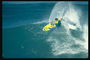 Резкий поворот на серфборде в репертуаре серфингиста обычный трюк