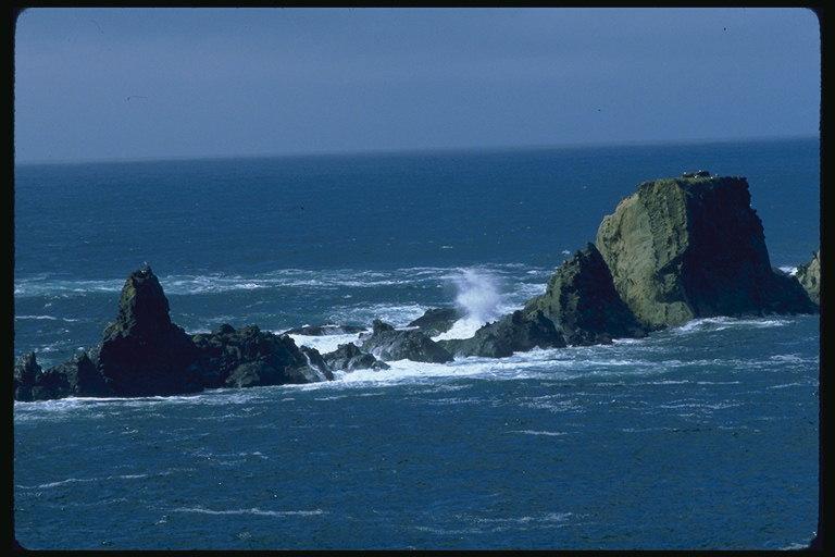 http://pix.com.ua/pixb/landscapes/waters/coasts/5011.jpg