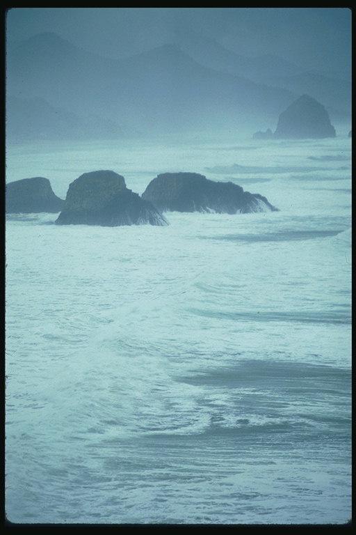 http://pix.com.ua/pixb/landscapes/waters/coasts/5015.jpg