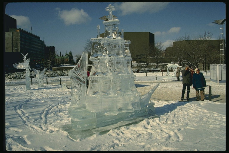 Ein Schiff aus Eis