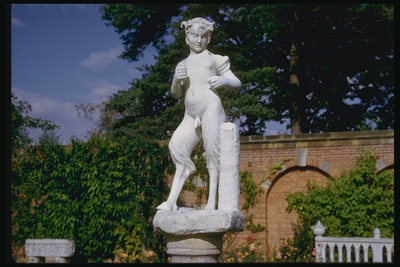 Statuia unui mitic substanţă