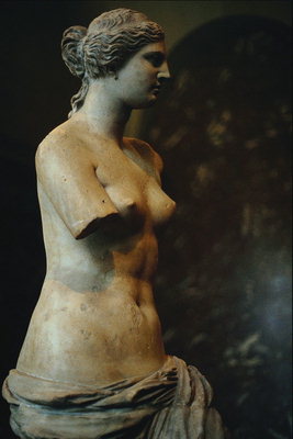 Статуя богині