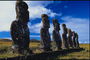 Ряд статуй-богів. Острів Пасхи