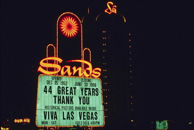 Papan reklame dengan rasa syukur para wisatawan telah meninggalkan uang di Las Vegas