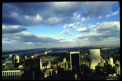 Тучи над городом Нью-Йорк.