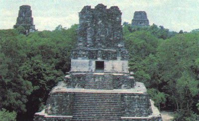 Храм з каменю серед зелені дерев
