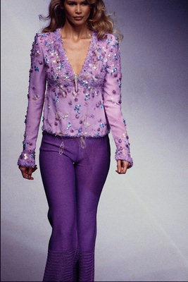 Jacheta cu applique cu margele. Violet pantaloni