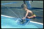 Хлопчик в басейні