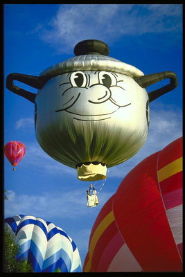在形式的滑稽的气球机器人头部