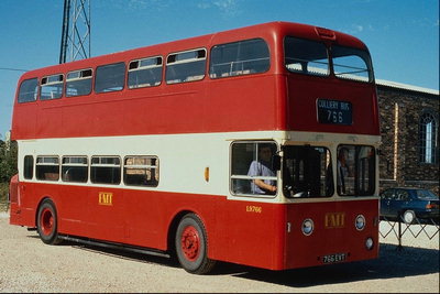 Аутобус са минималним прозора за унапређење филозофске рефлексије на живот